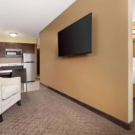 Microtel Inn And Suites By Wyndham Weyburn Exterior photo