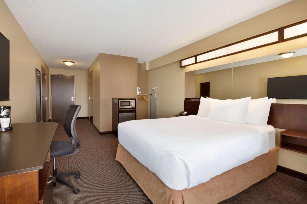 Microtel Inn And Suites By Wyndham Weyburn Exterior photo