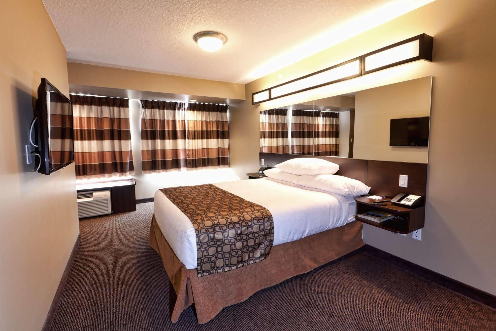 Microtel Inn And Suites By Wyndham Weyburn Exterior photo