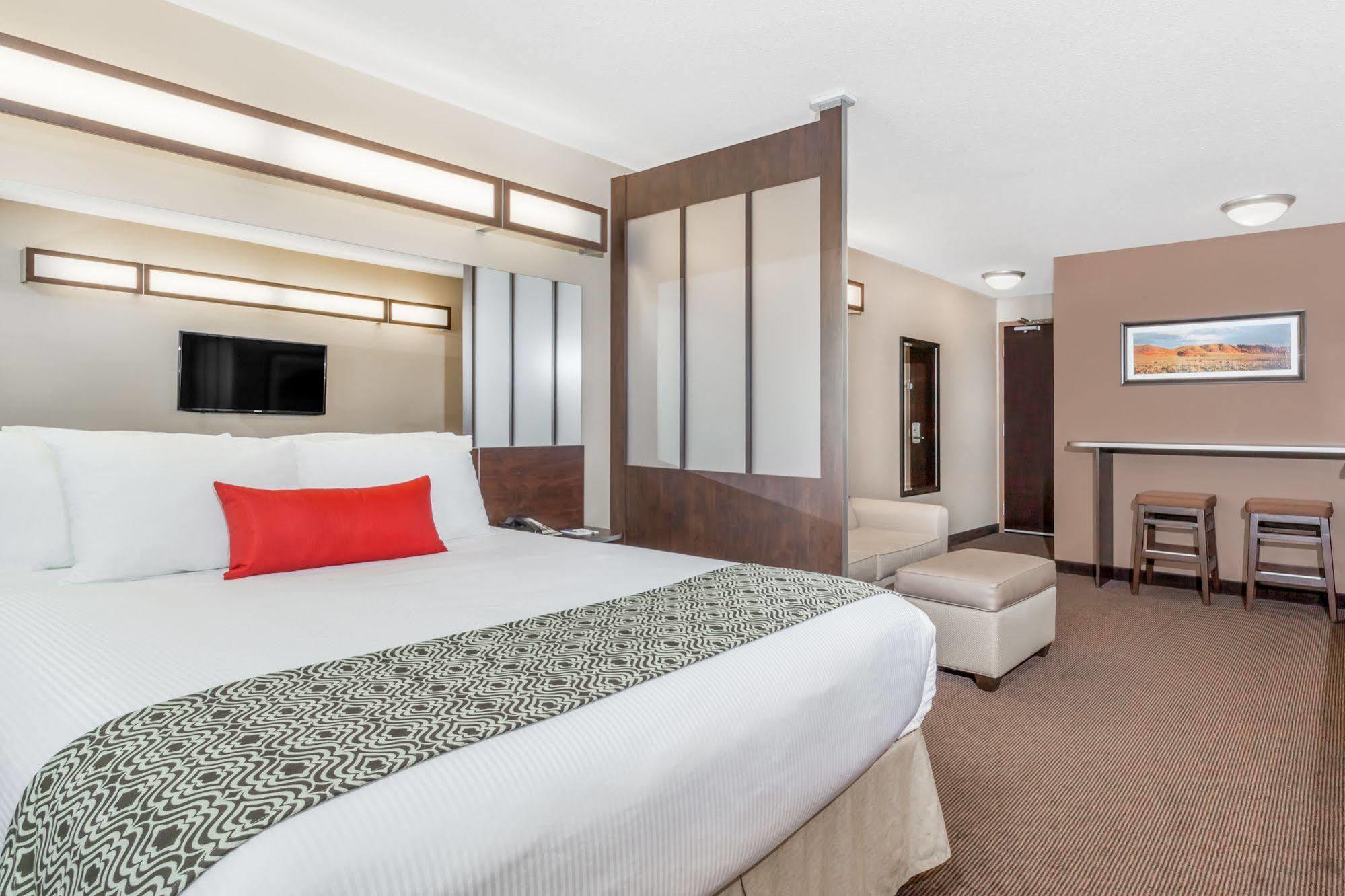 Microtel Inn And Suites By Wyndham Weyburn Exterior photo